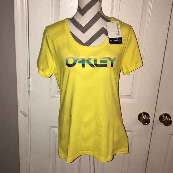Oakley Tops - 🆕 NWT Oakley Re-Tro Tee XL